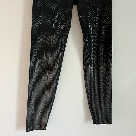 Beyond Yoga Drip Dot High Waisted Midi Leggings Black Gold Metallic Size Small - Picture 8 of 11
